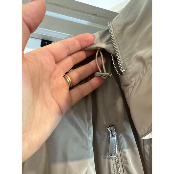 BCBGeneration Beige Jacket with Zip in Hood Size Small - Picture 9 of 10